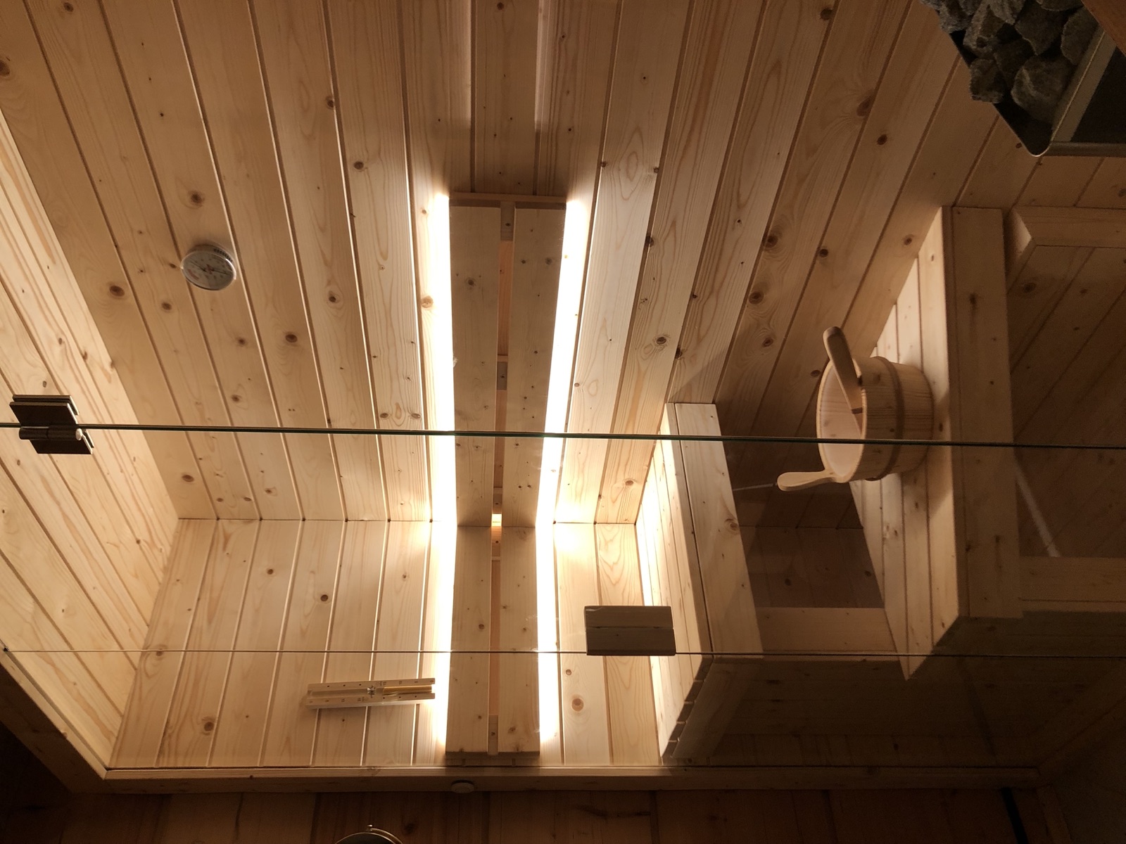 Sauna fińska w domku Willa Słońce Brenna - nastrojowe podświetlenie LED