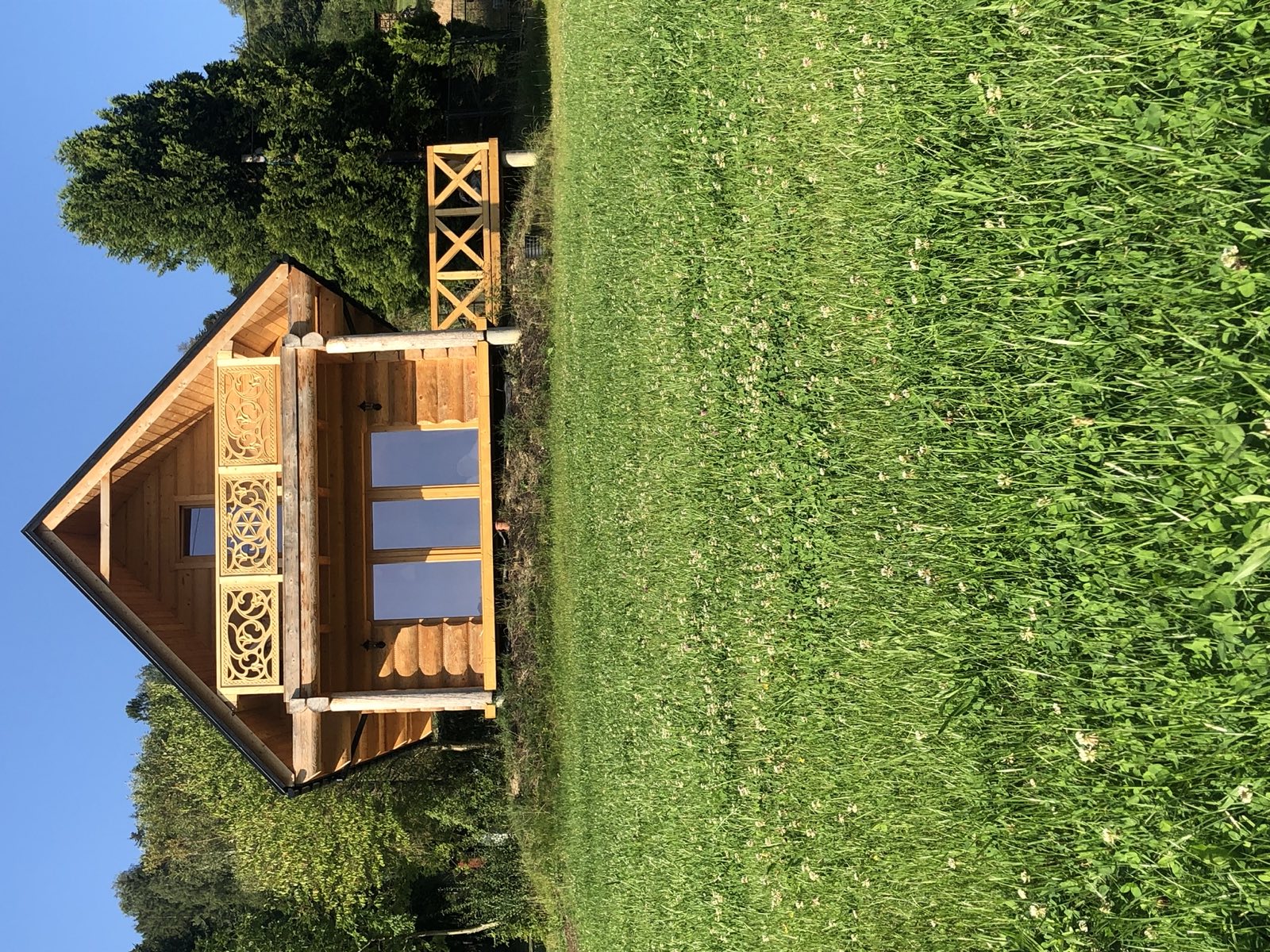 Willa Słońce domek z bali Brenna latem - zielona łąka, Beskid Śląski